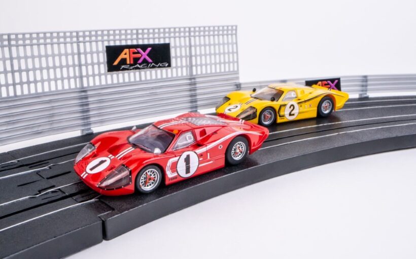 AFX Racing ARMCO Barrier/Catch Fence