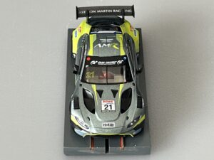 1:64 Diecast Aston Martin Vantage GT3 auf Bulldog Racing Chassis