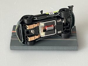 1:64 Diecast Aston Martin Vantage GT3 auf Bulldog Racing Chassis