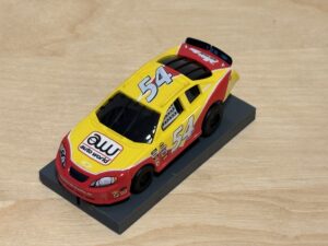 Auto World Super III Nascar #54 gelb/rot