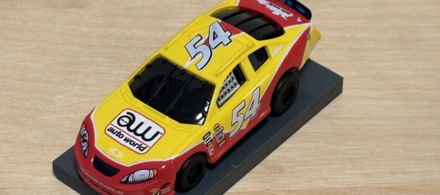 Auto World Super III Nascar #54 gelb/rot