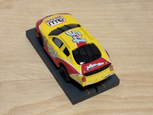 Auto World Super III Nascar #54 gelb/rot