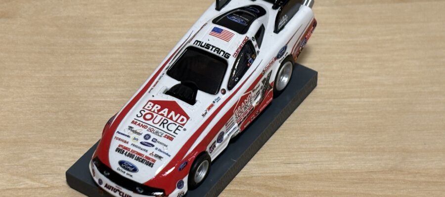 AW 4Gear R6 Funny Car ‚Brand Source‘ Ashley Force