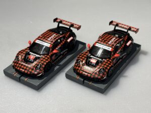MiniGT 1:64 Porsche 911 GT3 R - 2023 IMSA Sebring 12H auf Viper VSPEC Chassis