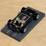 Bulldog Chassis mit grauen Rädern