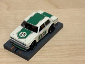 Auto World Datsun 510 weiss/grün #13