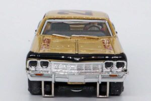 Vincent 1:64 1965 Chevy Impala black/gold #22