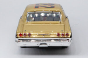 Vincent 1:64 1965 Chevy Impala black/gold #22