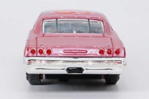 Vincent 1:64 1965 Chevy Impala #46 rosé-metallic