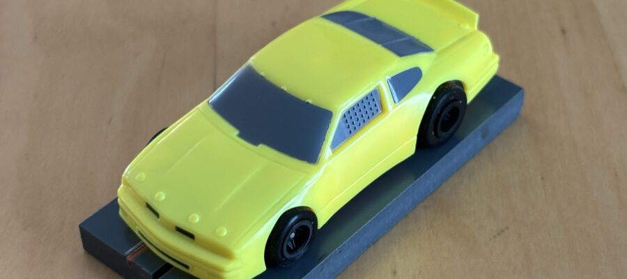 LifeLike/HCS Stock Car gelb mit BDR-Chassis