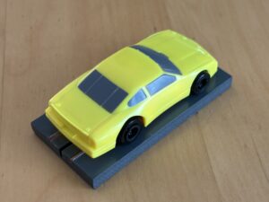 LifeLike/HCS Stock Car gelb mit BDR-Chassis