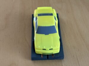 LifeLike/HCS Stock Car gelb mit BDR-Chassis
