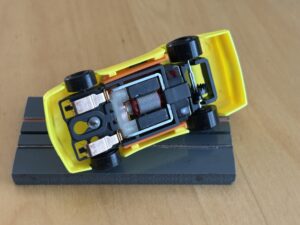 LifeLike/HCS Stock Car gelb mit BDR-Chassis