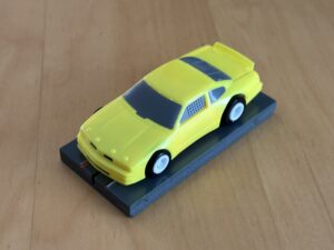 LifeLike/HCS Stock Car gelb mit BDR-Chassis