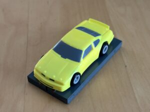 LifeLike/HCS Stock Car gelb mit BDR-Chassis