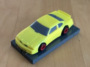 LifeLike/HCS Stock Car gelb mit BDR-Chassis