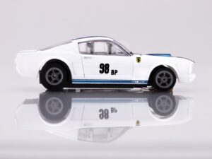 AFX Racing 1965 Shelby Mustang GT350R #98 Ken Miles