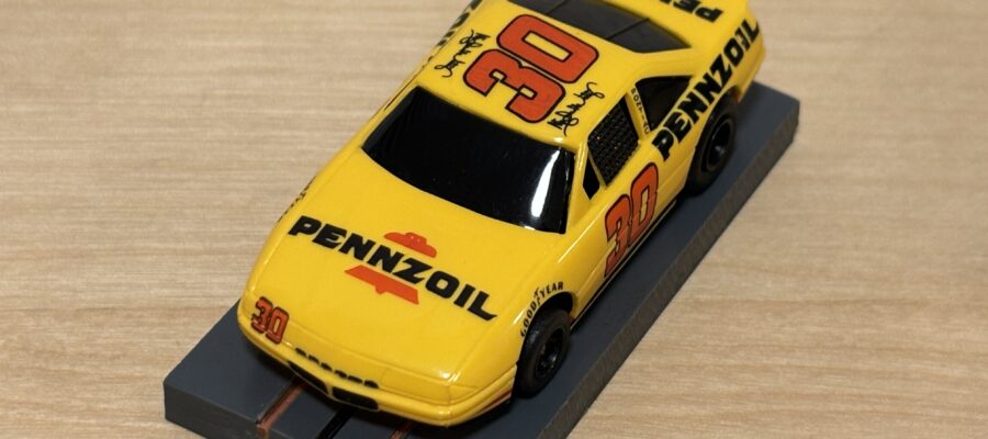Tyco 440x2 Pontiac NASCAR #30 "Pennzoil"