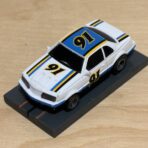 LifeLike "M" Stock Car #91 weiss/blau mit Licht