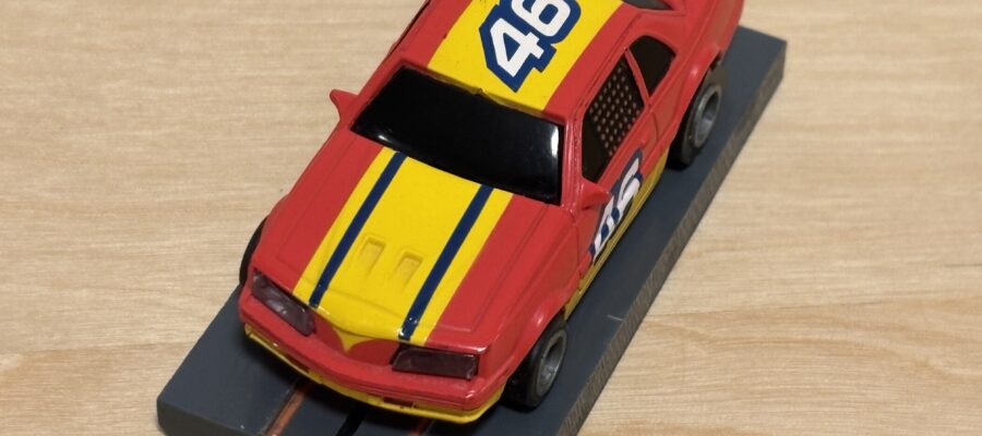 LifeLike/Rokar Stock Car rot/gelb #46 mit Licht