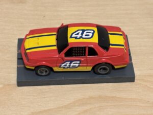 LifeLike/Rokar Stock Car rot/gelb #46 mit Licht