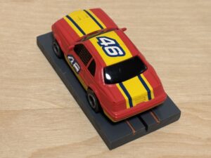 LifeLike/Rokar Stock Car rot/gelb #46 mit Licht