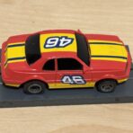 LifeLike/Rokar Stock Car rot/gelb #46 mit Licht