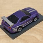 Johnny Lightning Nissan Skyline R34 purple mit BDR-Chassis