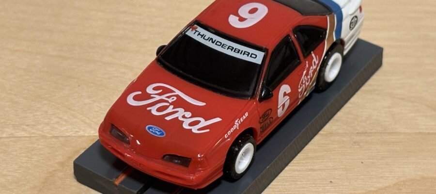 Tomy AFX Ford Thunderbird #6 rot mit Bulldog Chassis