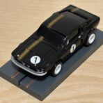 Johnny Lightning Shelby Mustang schwarz/gold #1 mit BDR Chassis