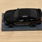 Auto World Dodge Challenger schwarz mit BDR Chassis