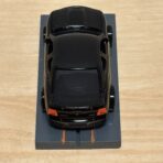 Auto World Dodge Challenger schwarz mit BDR Chassis