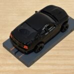 Auto World Dodge Challenger schwarz mit BDR Chassis