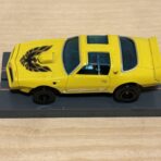 Auto World Pontiac Firebird gelb mit BDR Chassis