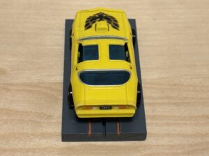Auto World Pontiac Firebird gelb mit BDR Chassis