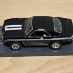 Johnny Lightning X-Traction Yenko Camaro schwarz