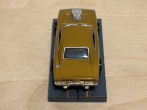 Johnny Lightning Dodge Charger gold metallic mit BDR Chassis