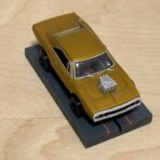 Johnny Lightning Dodge Charger gold metallic mit BDR Chassis