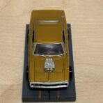 Johnny Lightning Dodge Charger gold metallic mit BDR Chassis