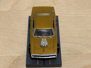 Johnny Lightning Dodge Charger gold metallic mit BDR Chassis