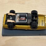 Johnny Lightning Dodge Charger gold metallic mit BDR Chassis