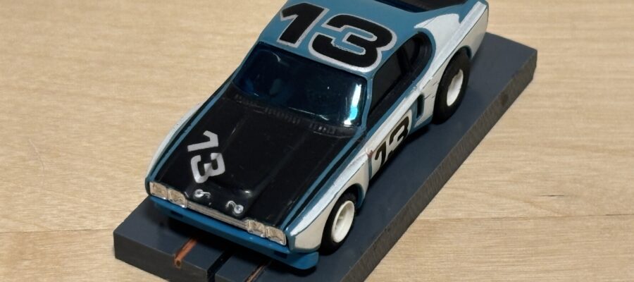 Aurora AFX Capri blau/schwarz #13 mit Box