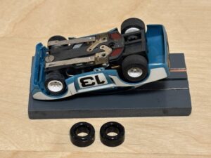 Aurora AFX Capri blau/schwarz #13 mit Box