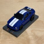 Auto World Super III Mustang blau/weiss