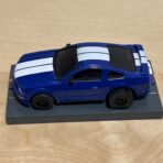 Auto World Super III Mustang blau/weiss