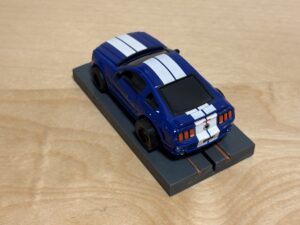 Auto World Super III Mustang blau/weiss