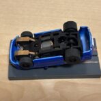 Auto World Super III Mustang blau/weiss