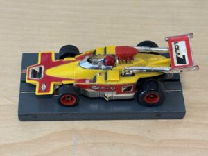 Faller/Aurora AFX G+Plus Lola T-330 gelb/rot