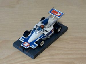 Faller/Aurora AFX G+Plus Lola T-330 weiss/blau