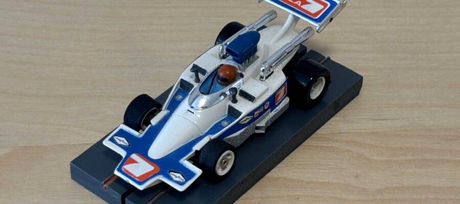 Faller/Aurora AFX G+Plus Lola T-330 weiss/blau